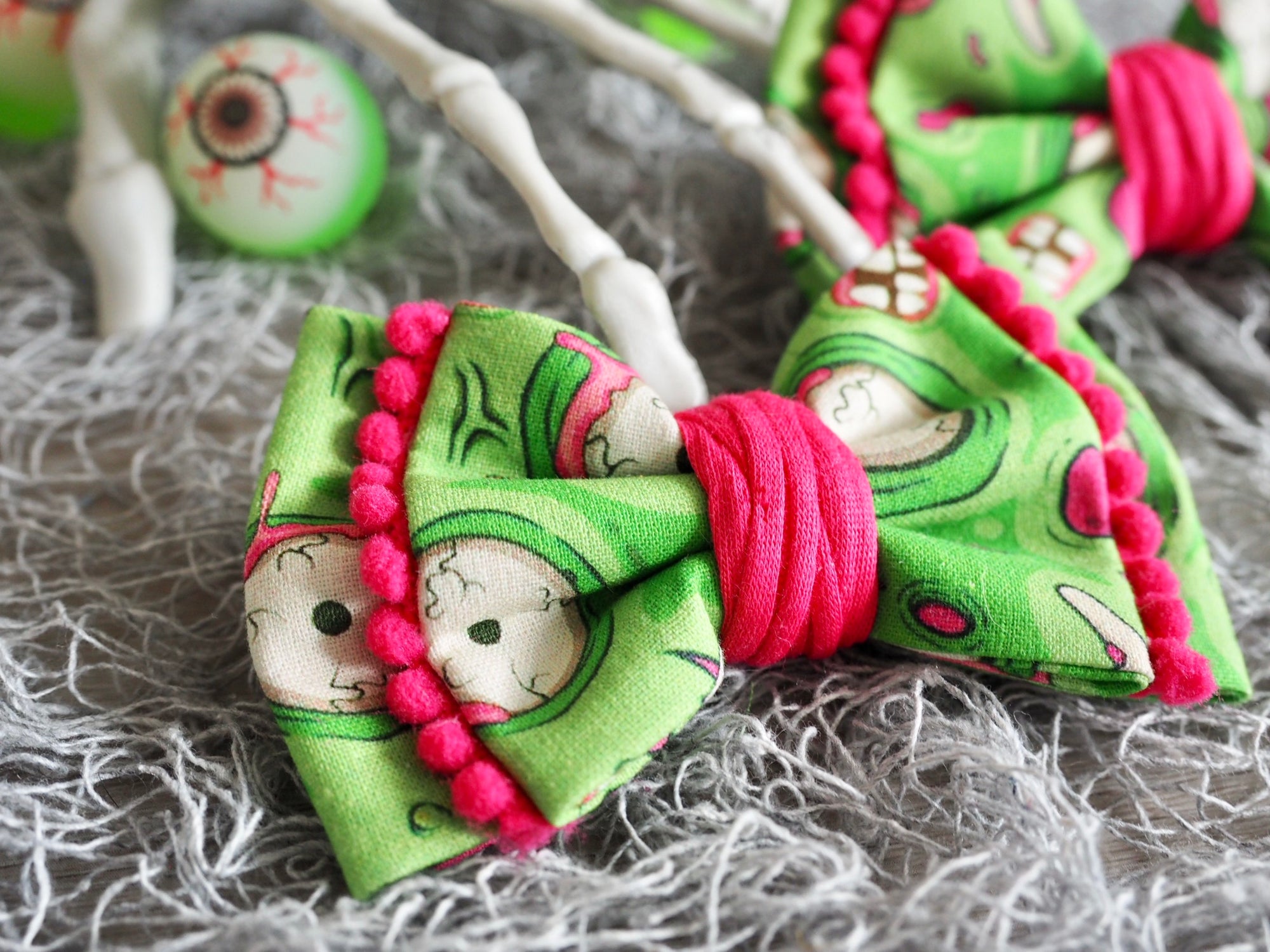 Halloween * Dog Bow * Cat Bow * Monster * pink * green * Eye Catcher