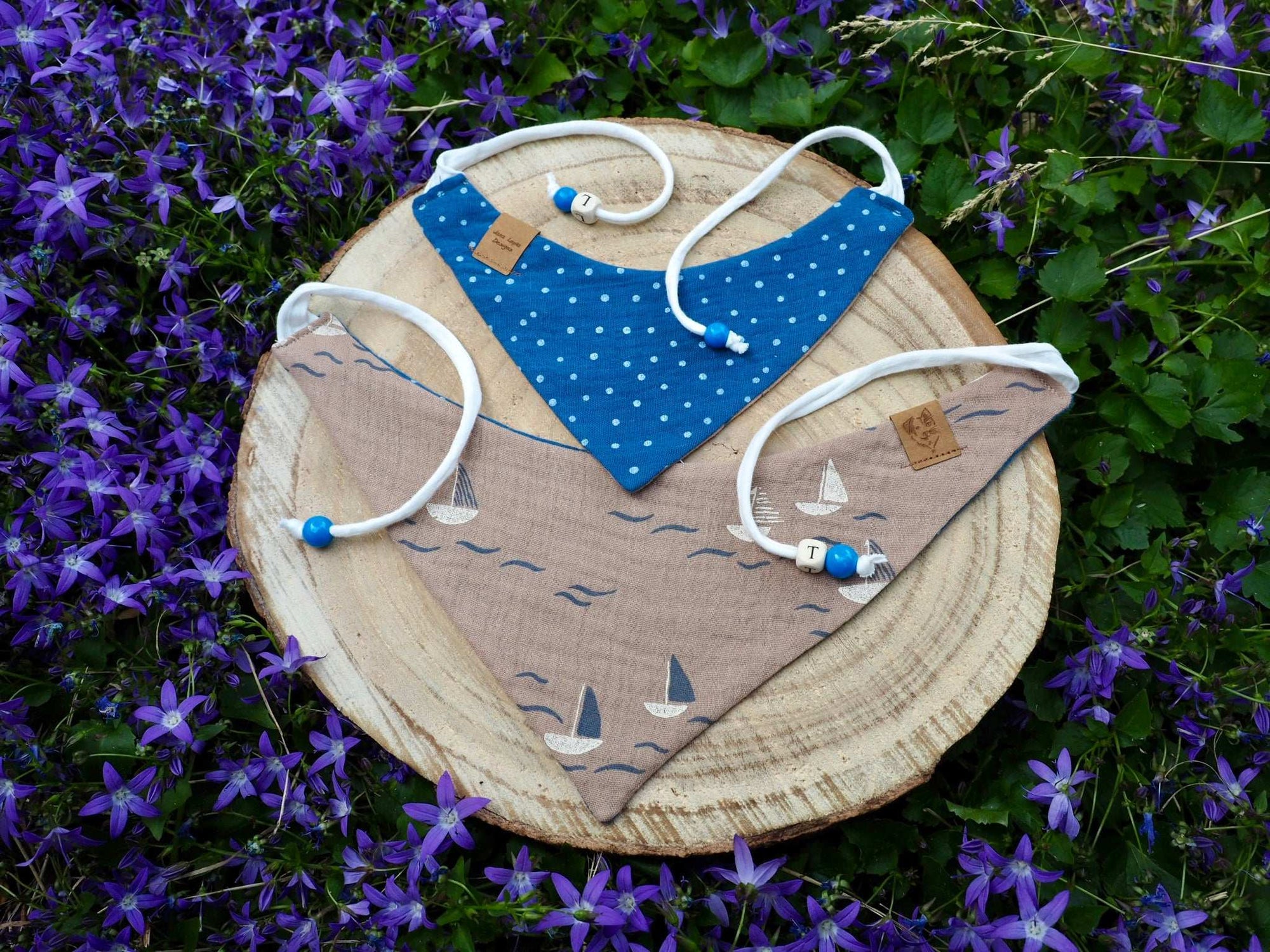 Hundehalstuch und Katzenhalstuch mit Segelbooten aus Musselinstoff