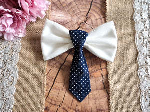 Hundeschleife mit Krawatte zur Hochzeit in dunkelblau und weiß mit Punkten